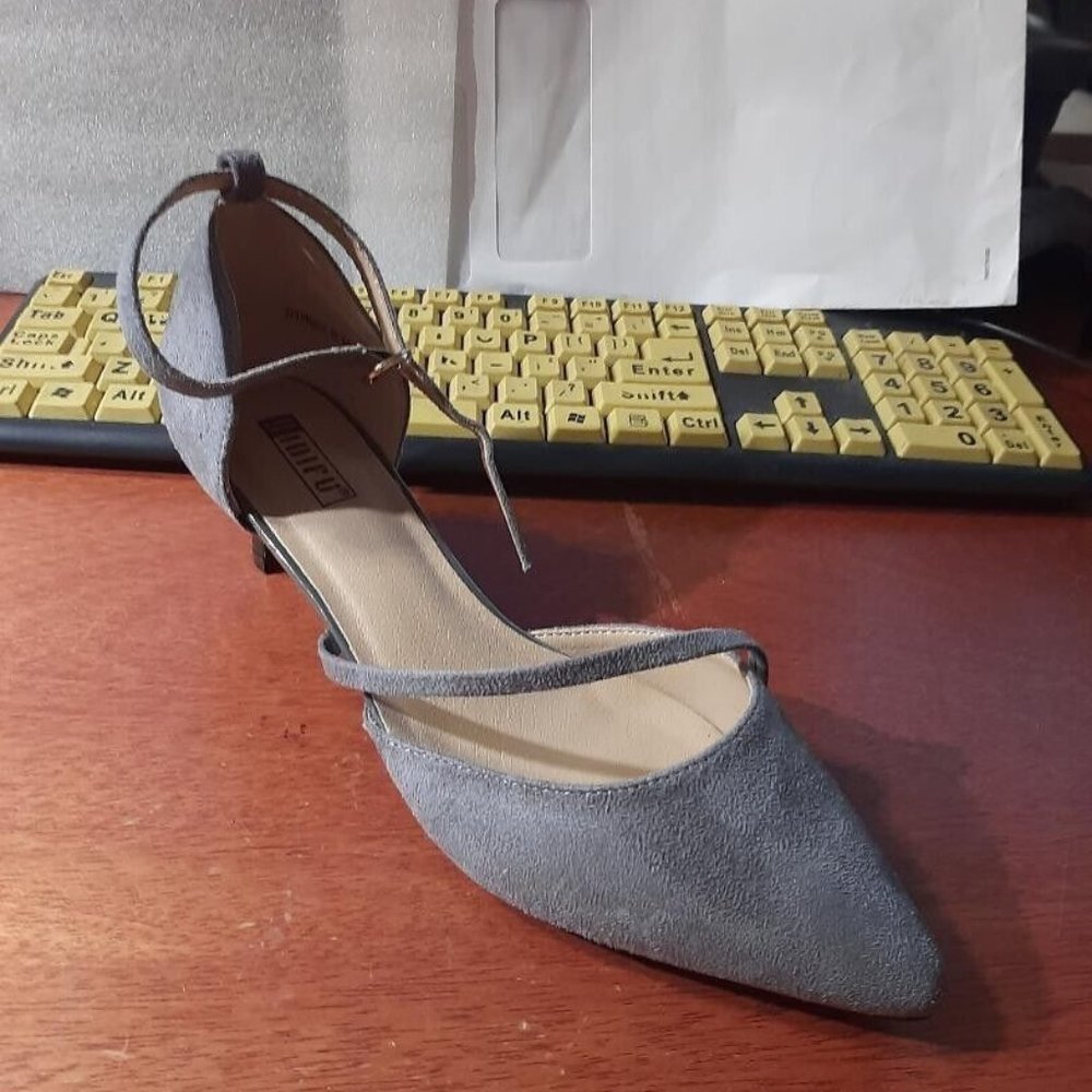 NEW ! IDIFU Women Low Kitten Heels Closed Toe Gray Size 9.5
